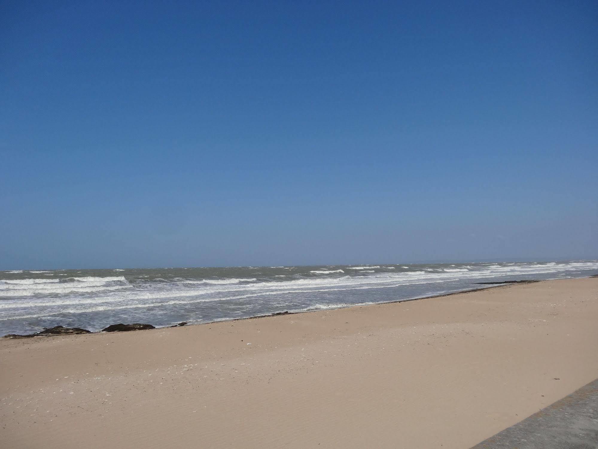 Hotel De Lion Sur Mer Zewnętrze zdjęcie